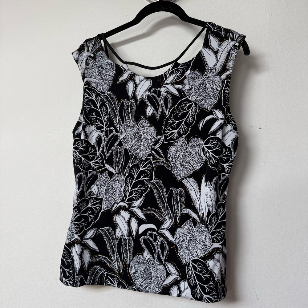 White House Black Market Black & White Leaf-Print Tank